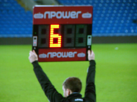 फुटबॉल में कितने मिनट का अतिरिक्त समय?